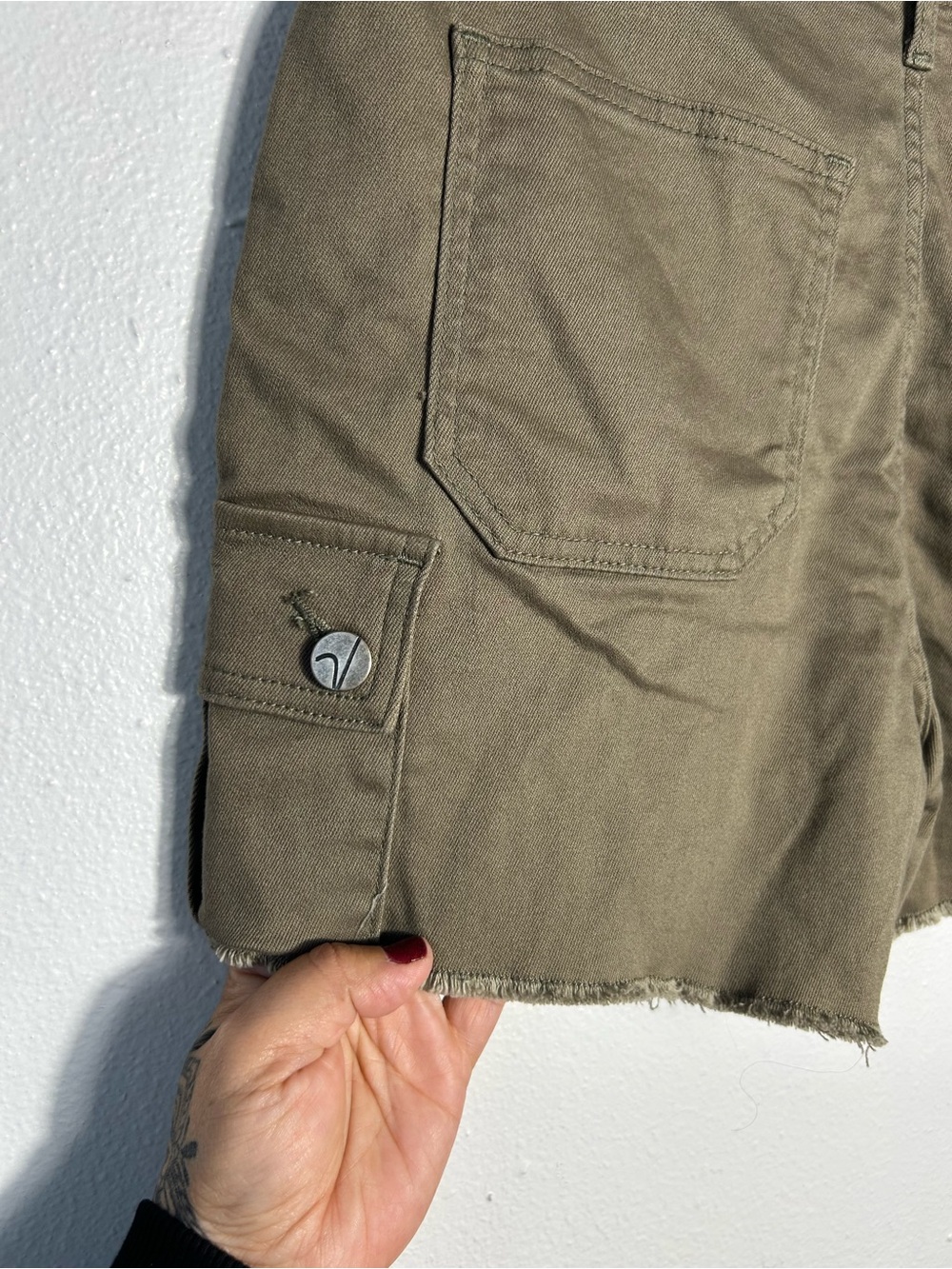 Vigoss Ace High Rise Cargo Shorts Womens Size 28 Olive Brown Raw Hem Stretch - Picture 6 of 10